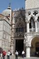 Porta della Carta, der Doge vor dem Markusl�wen.